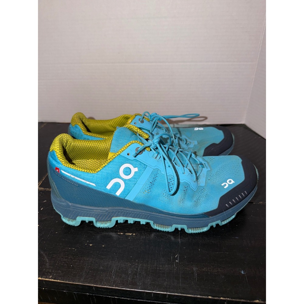 Women's On Cloud Shoes Size 8.5